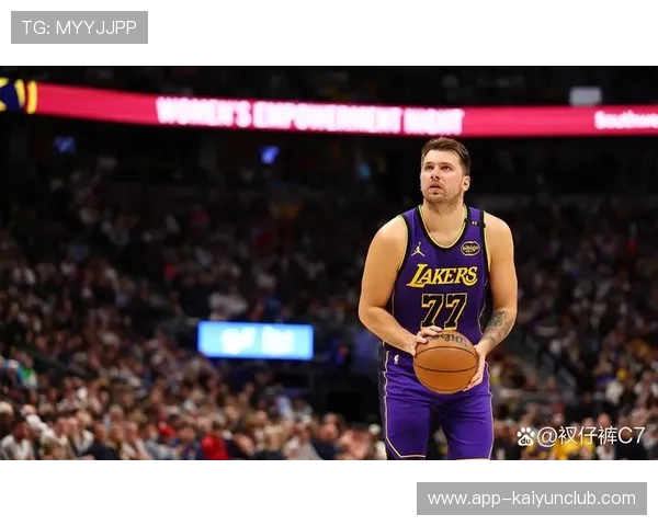 东契奇中路突破轻松得手,独行侠稳住进攻